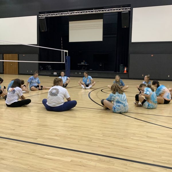Become A Coach 2 Coach Stretching With Her Team Before Practice