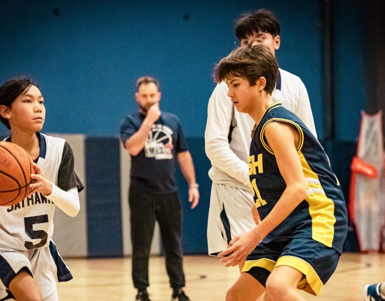 Sports 13 Basketball Player Passing To A Team Mate