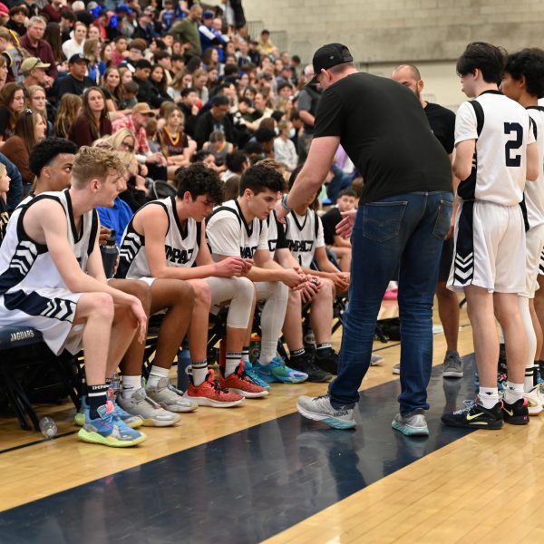 Become A Coach 4 Coach Talking To His Team On The Bench